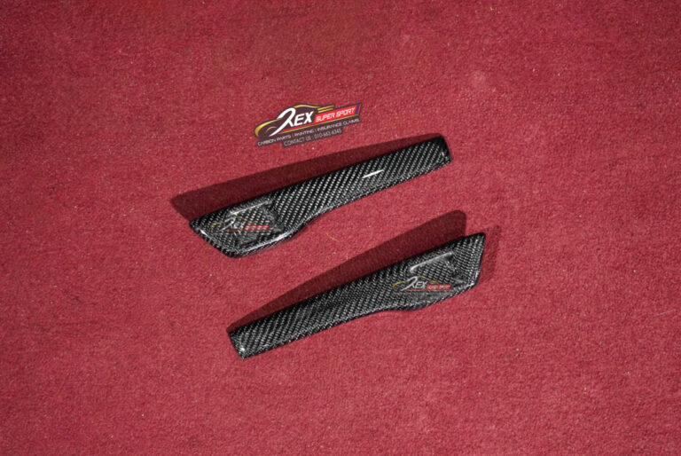 Nissan GTR35 Fender Emblem Carbon